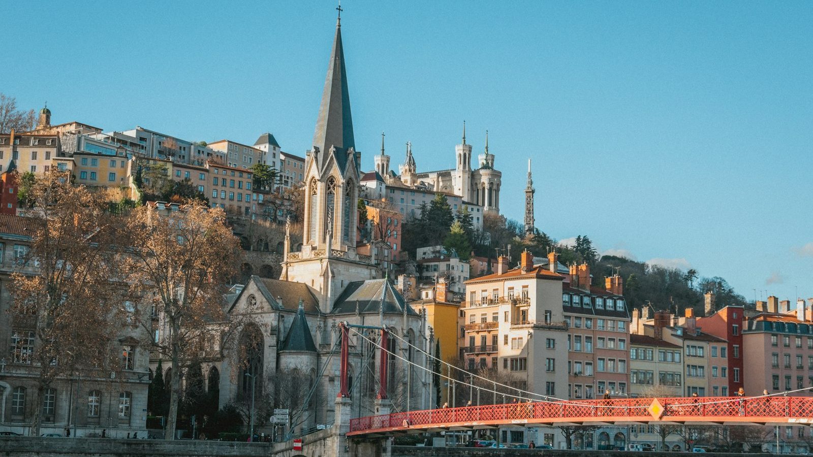 How to Use Ride-Shares and Taxis Responsibly on Your Trip