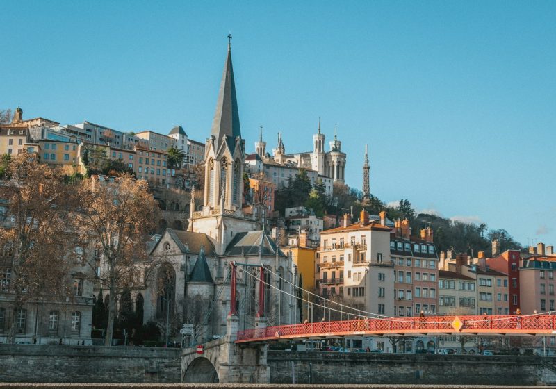 How to Use Ride-Shares and Taxis Responsibly on Your Trip