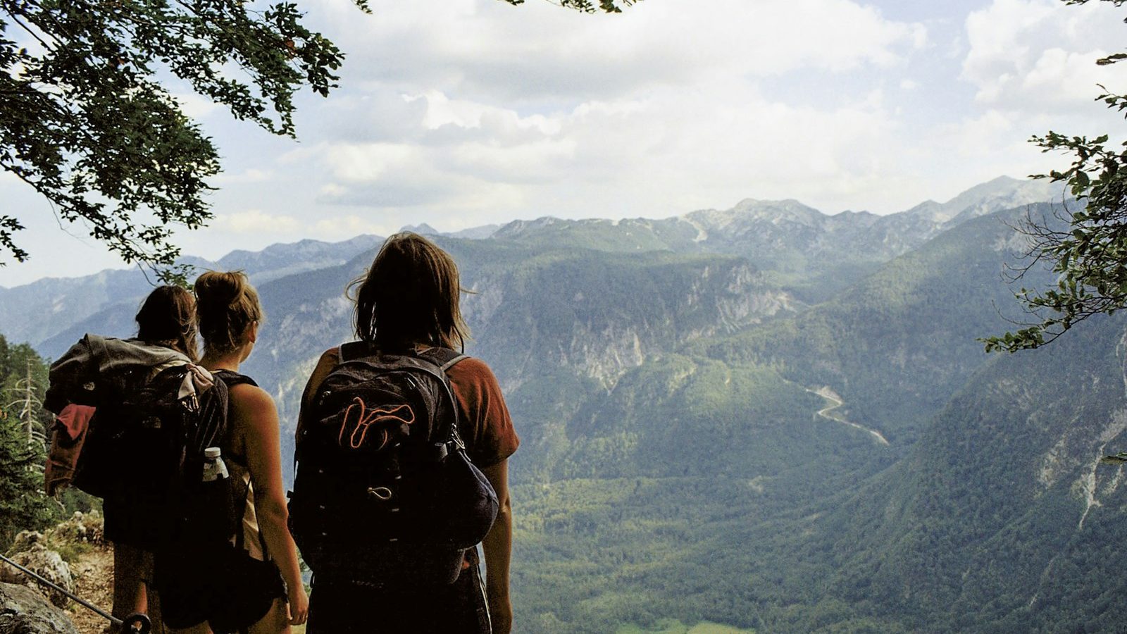 Sustainable Souvenir Shopping: Beyond the Magnet on the Fridge