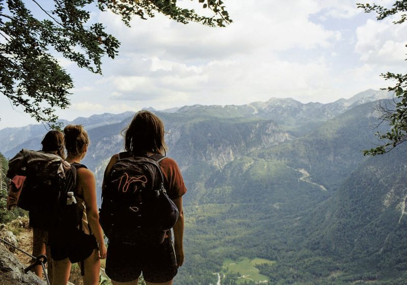 Sustainable Souvenir Shopping: Beyond the Magnet on the Fridge